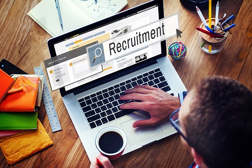 如何選擇合適的軟件開發(fā)人員招聘評(píng)估平臺(tái)